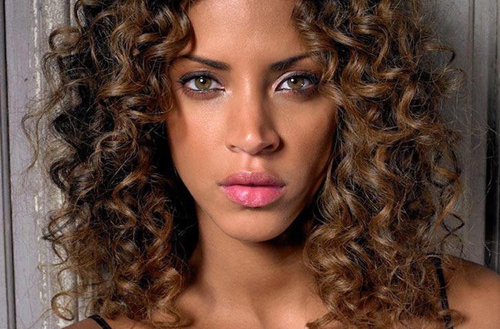 mixed-race-fashion-model-noemie-lenoir-ethnicity-crazy-horse-age-height-beauty-hot-photo-picture