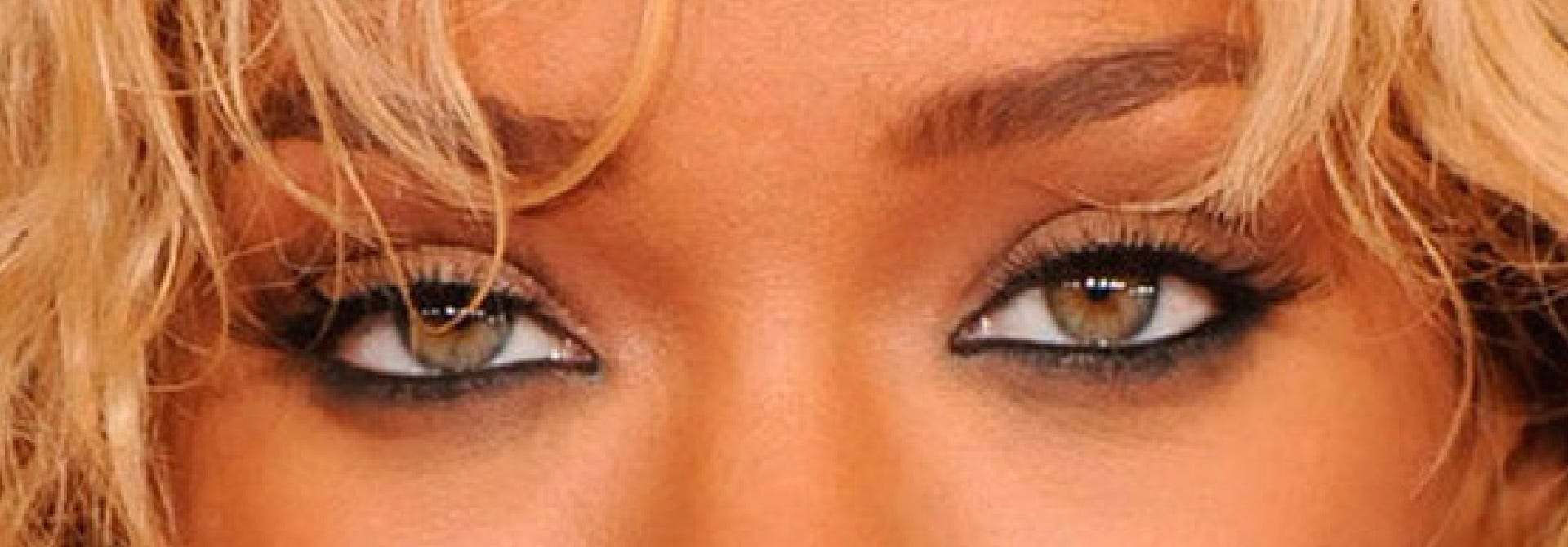 rihanna-natural-green-eye-contacts-color-close-up-pic-photo